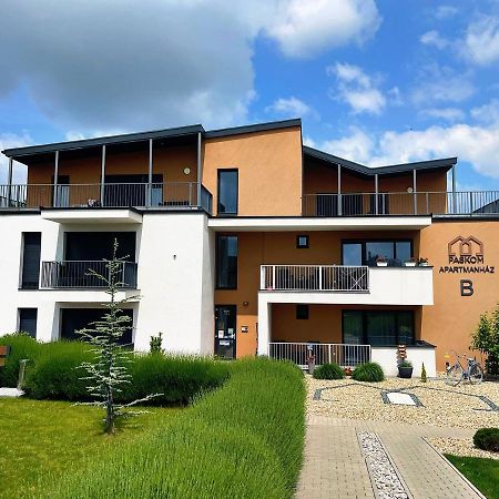 Paskom Apartmanhaz Nyergesujfalu Exterior foto