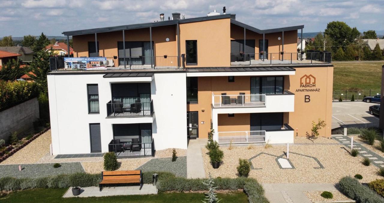 Paskom Apartmanhaz Nyergesujfalu Exterior foto