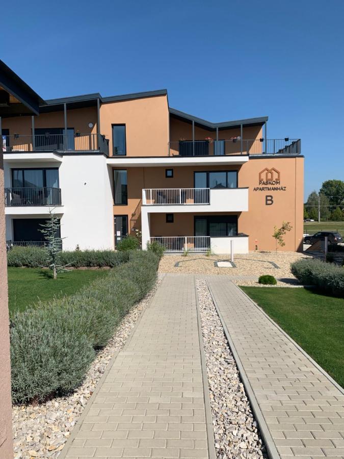 Paskom Apartmanhaz Nyergesujfalu Exterior foto