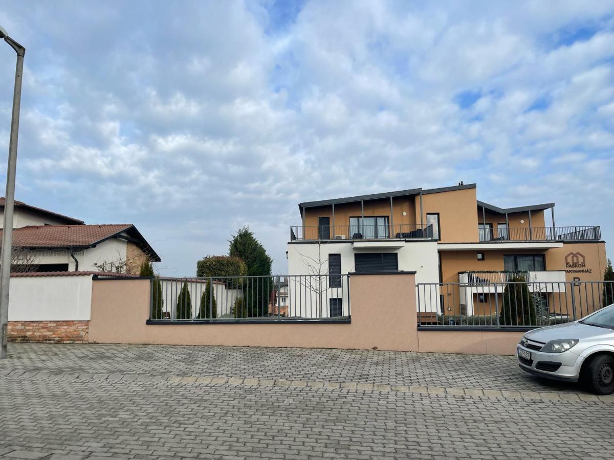 Paskom Apartmanhaz Nyergesujfalu Exterior foto